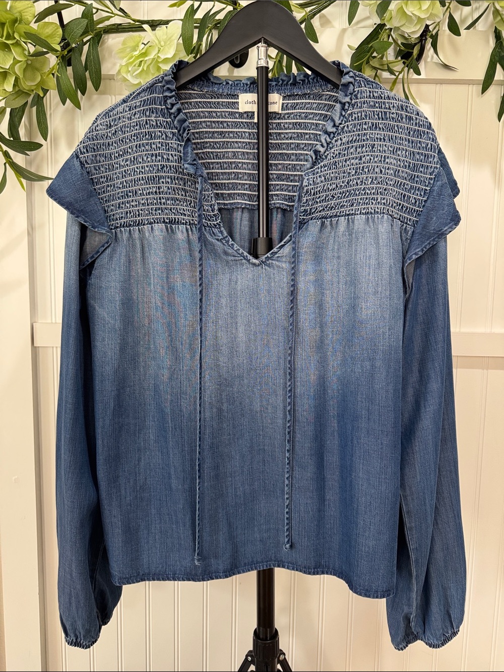 #852 Anthropologie CLOTH & STONE Indigo Ombré Smocked Yoke V-Neck Denim-Look